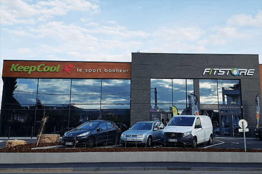 enseigne lumineuse éclairage direct aluminium laqué - magasin
