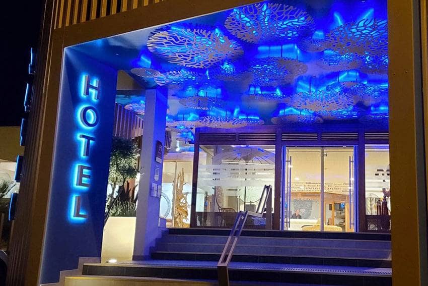 enseigne lumineuse rétro éclairage aluminium laqué