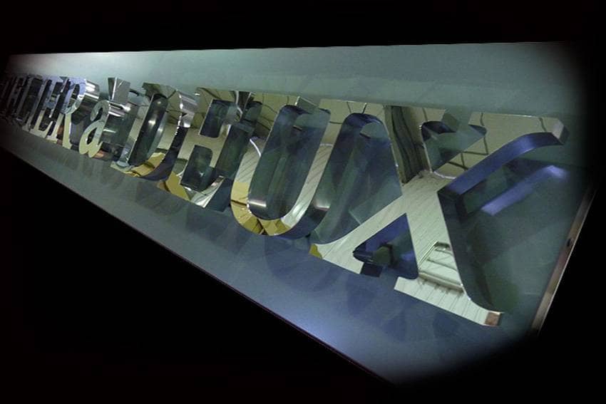 enseigne professionnelle en inox miroir