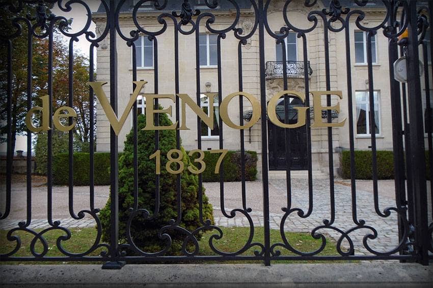 lettres relief laiton or brossé - en titanium
