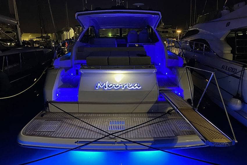 enseigne lumineuse lettrage relief pour bateau