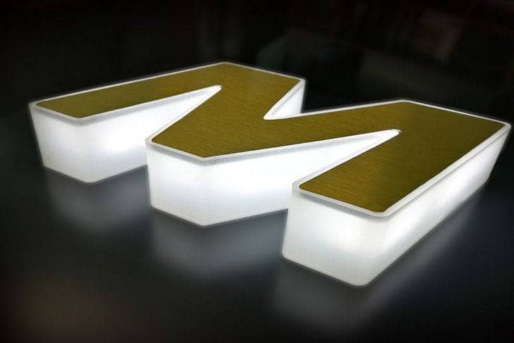lettre relief avec éclairage LED