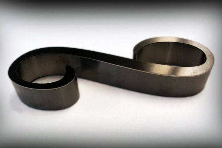 lettre relief titanium black brossé