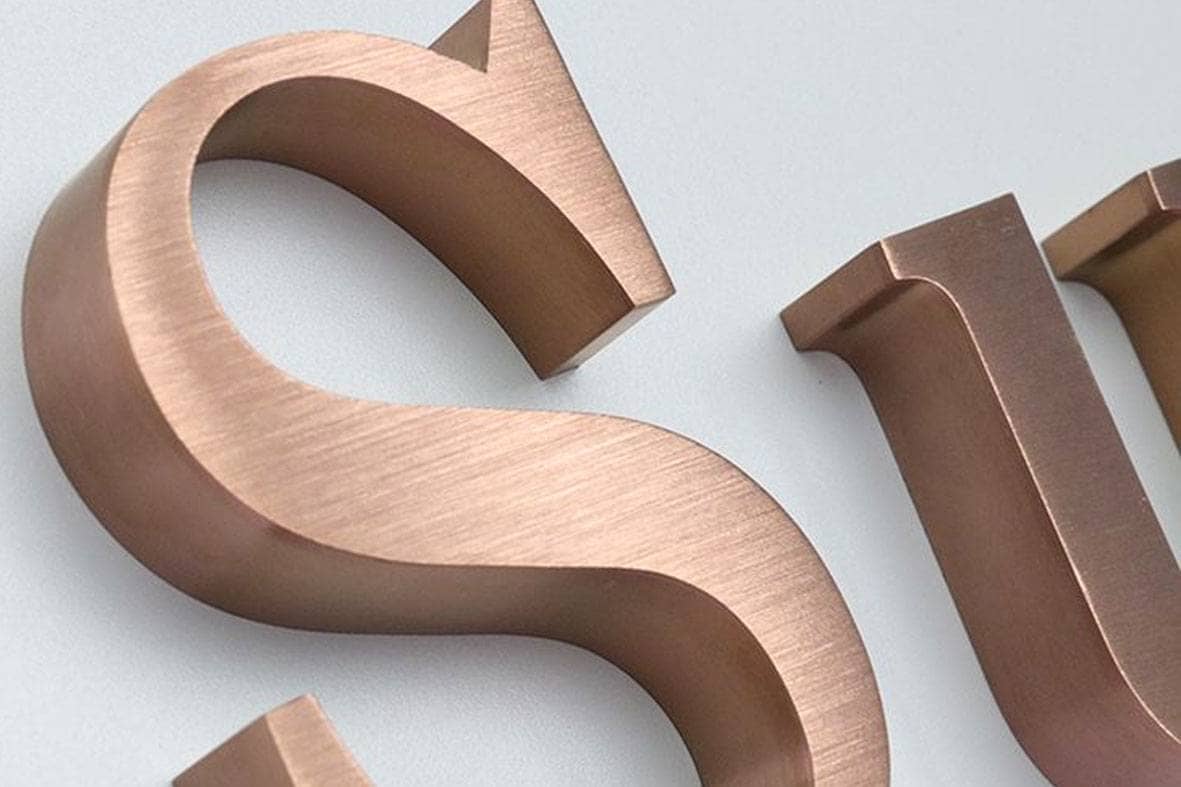 lettrage titanium rose gold brossé