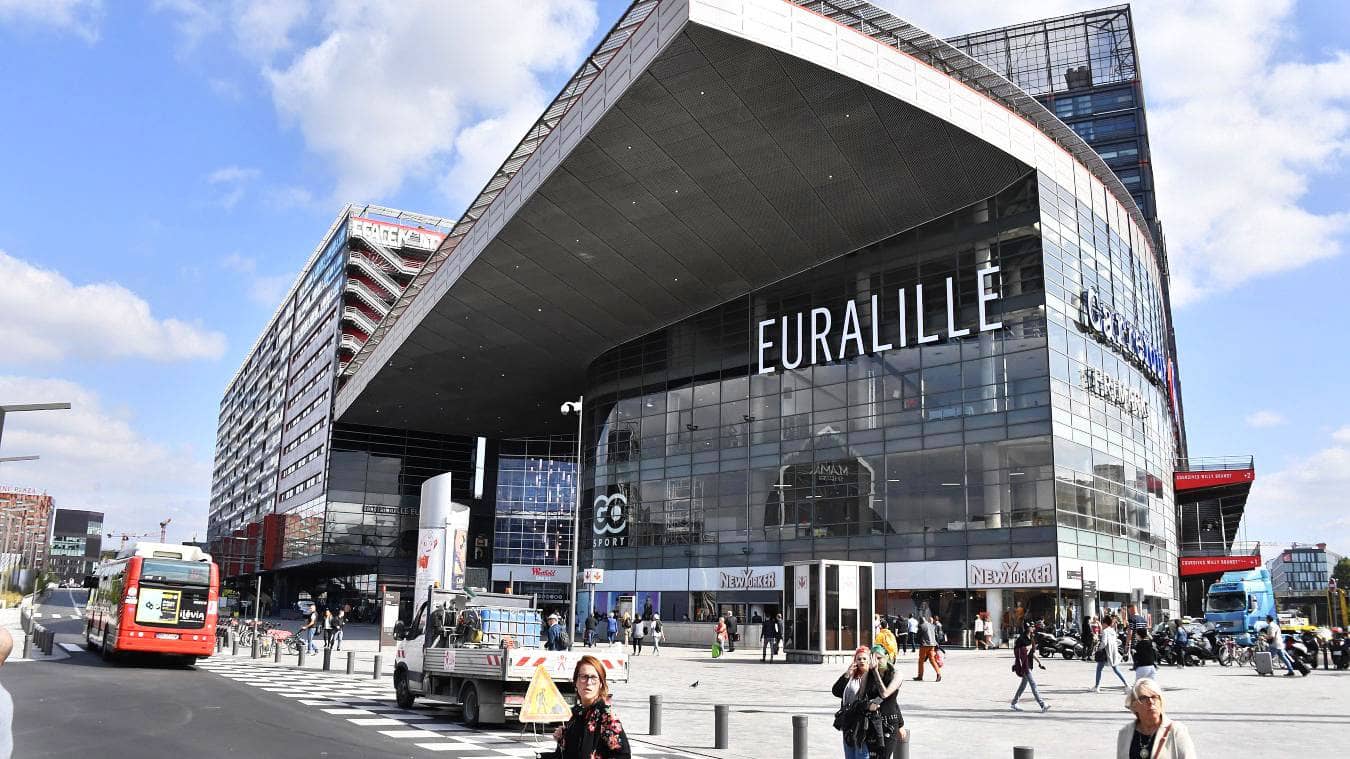 Enseigne lumineuse Westfield du centre commercial Euralille