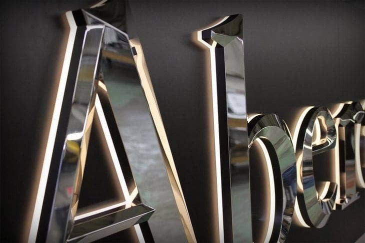 lettres prismatiques inox miroir