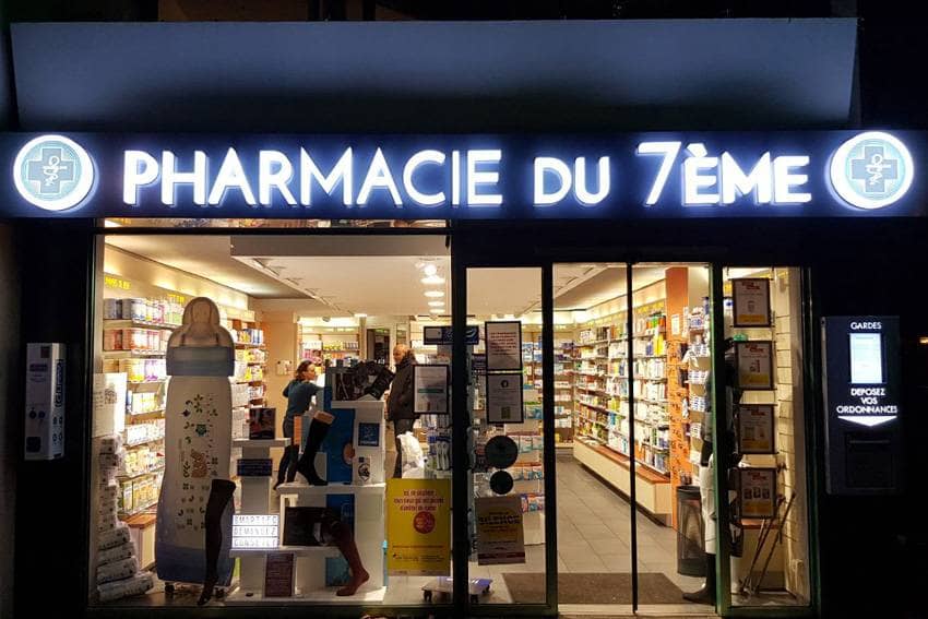 enseigne lumineuse pour pharmacie en plexi