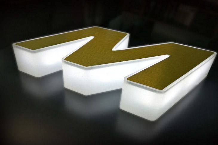 Lettres relief équipées de modules LED
