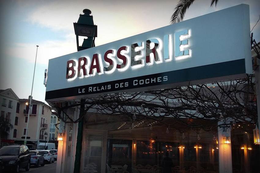 enseigne lumineuse LED restaurant le Relais des Coches