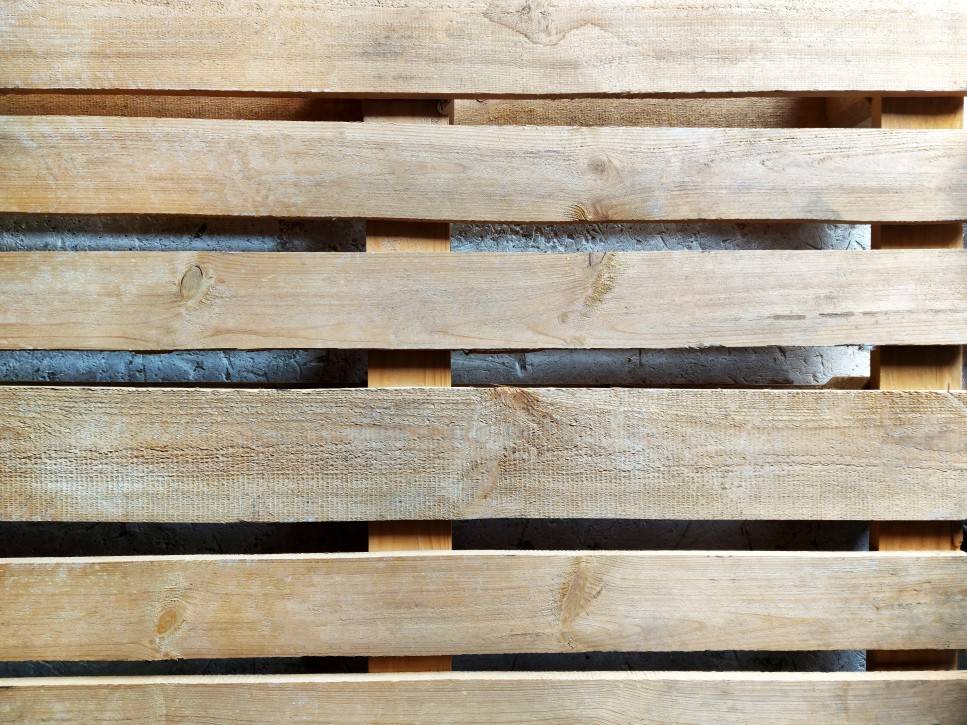 Caisse en bois de transport d’une enseigne commerciale