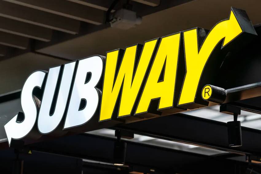 Enseigne bicolore Subway en lettres boîtier