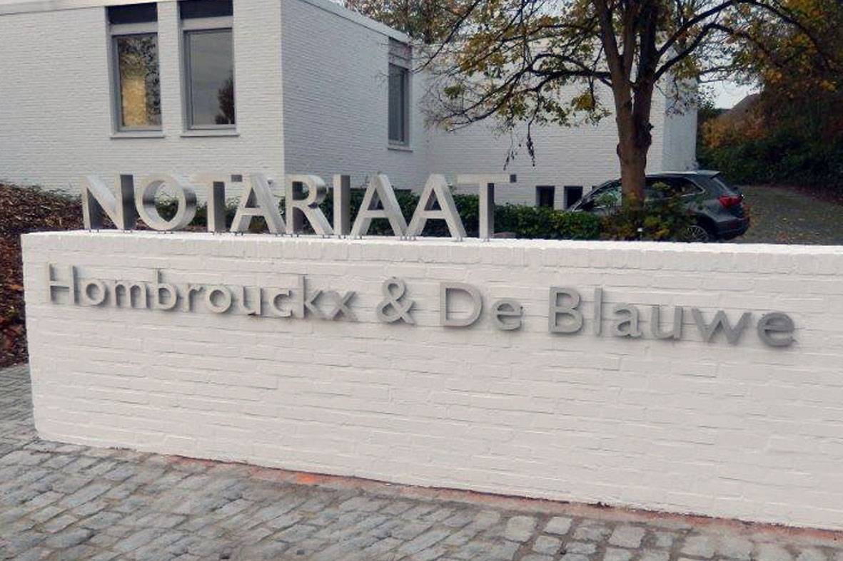 Enseigne d’office notarial avec Marianne et lettrage doré