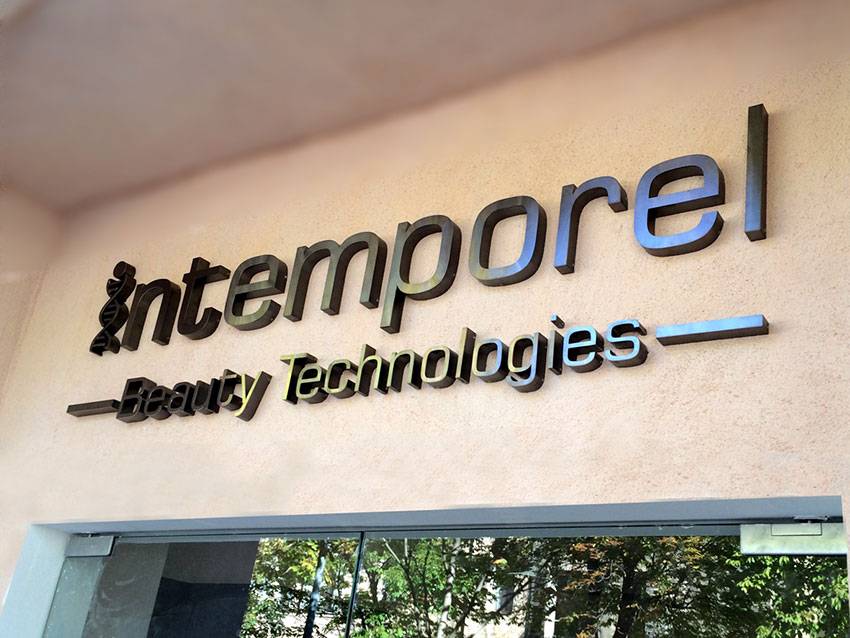 Enseigne professionnelle pour un laboratoire de cosmétiques