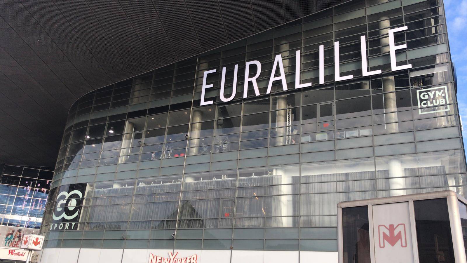 Lettres lumineuses de 335 cm sur le fronton d’Euralille