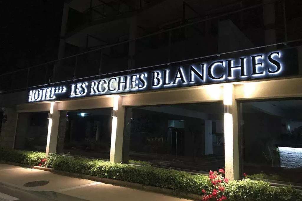 enseigne lumineuse éclairage indirect en inox marin miroir