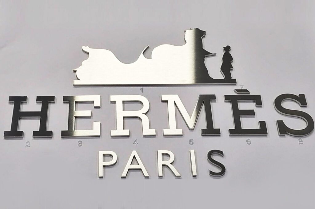 Hermès Paris enseigne commerciale inox brossé
